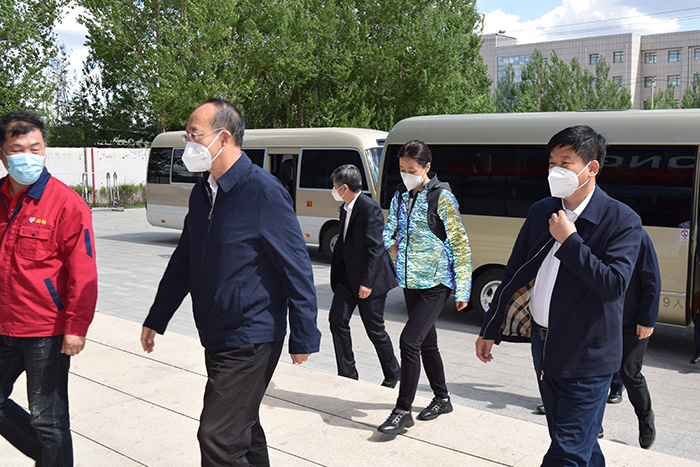 吉林省委常委、常务副省长吴靖平莅临鸿运国际出产基地督导调研