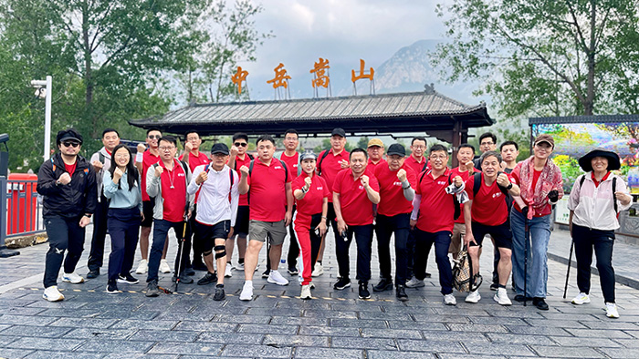 1750665949758310 鸿运国际高管团队
